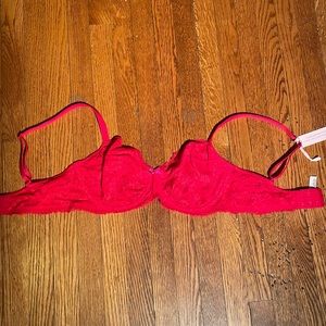 BNWT Victoria’s Secret Body by Victoria unlined Demi 32DD